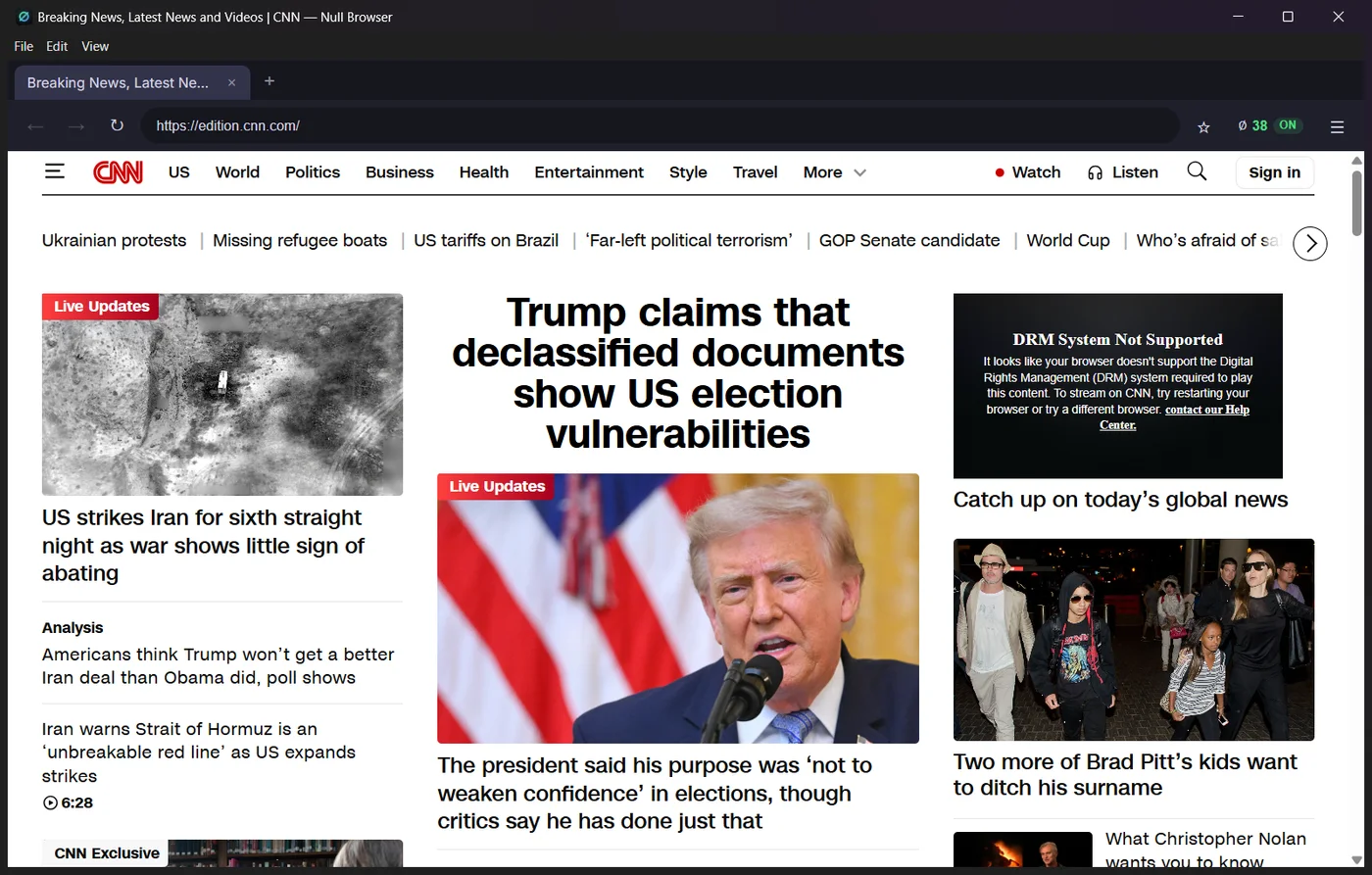 CNN.com open in Null Browser with 38 ads and trackers blocked on the page